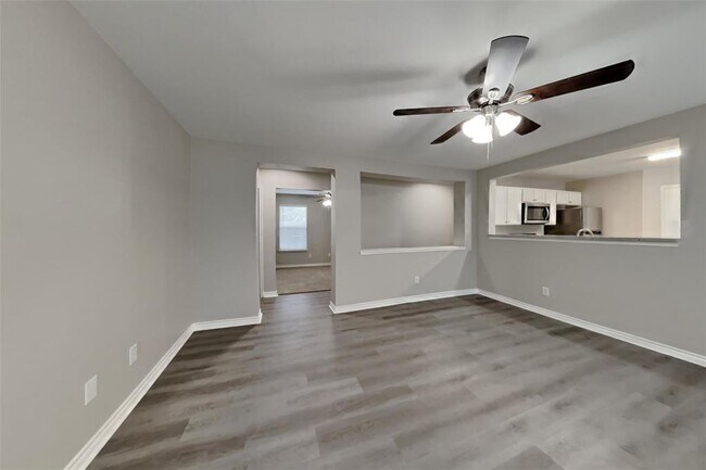 Foto del edificio - 6518 Bluestone Springs Ln