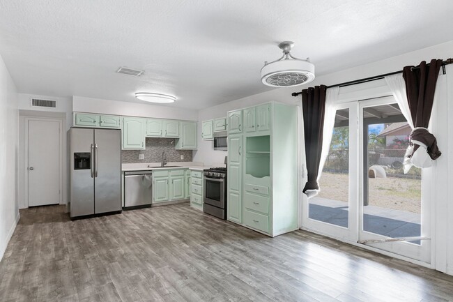Building Photo - 4 Bedroom House Located in Tempe!