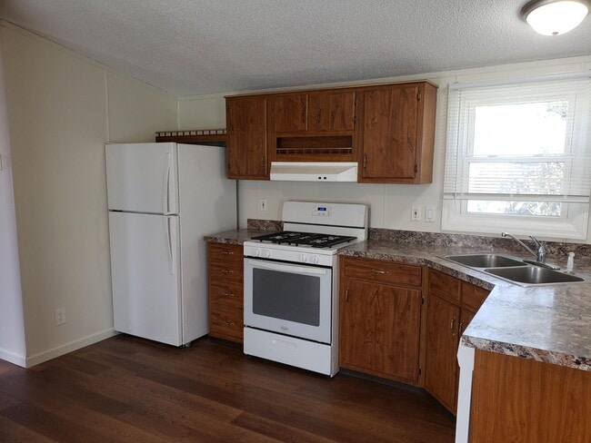 Building Photo - 205 Cross Dr