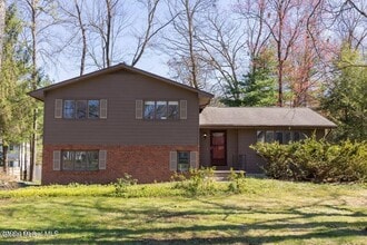 Building Photo - 17 Cedarwood Drive