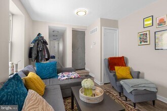 Building Photo - 162 Richmond St