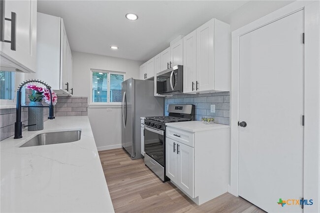 Building Photo - 711 Santa Rosa Dr