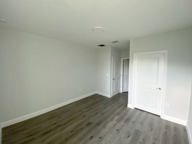 Building Photo - BRAND NEW Construction, 3 bed / 2 bath Ren...