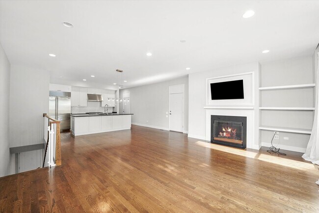 Foto del edificio - 2755 N Lakewood Ave