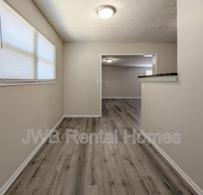 Foto del edificio - 6412 Cooper Ln
