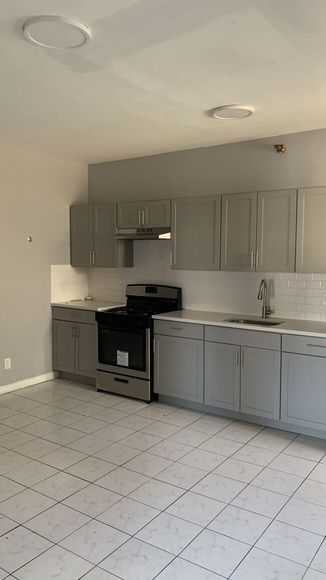 Foto del edificio - 234 6th Ave W