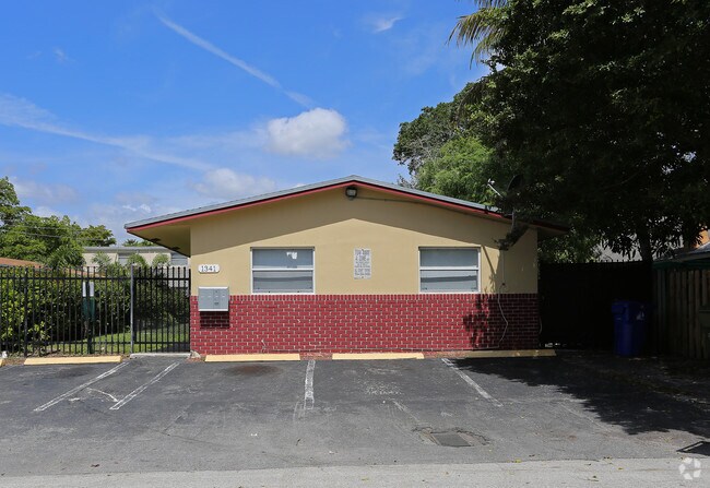 Foto del edificio - 1341 NE 5th Ter