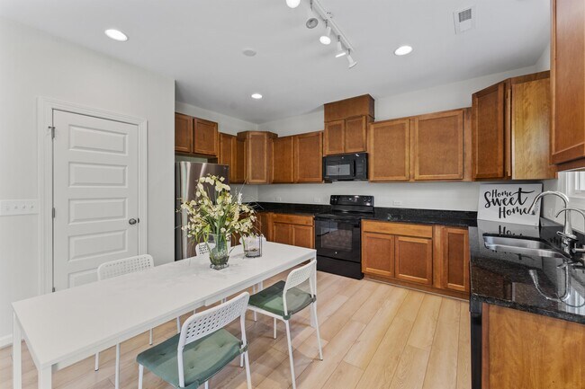 Foto del edificio - 6001 Ditchburn Ct