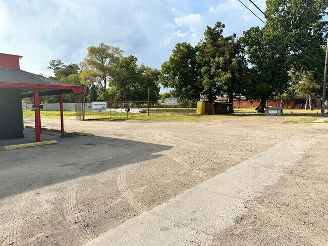 Building Photo - 7413 Jensen Dr