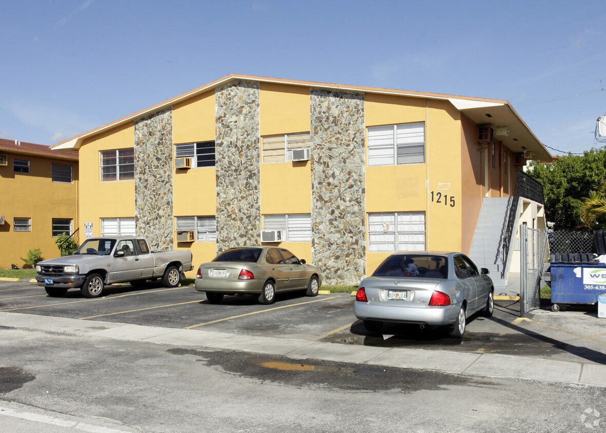 Building Photo - 1215 W 66th St