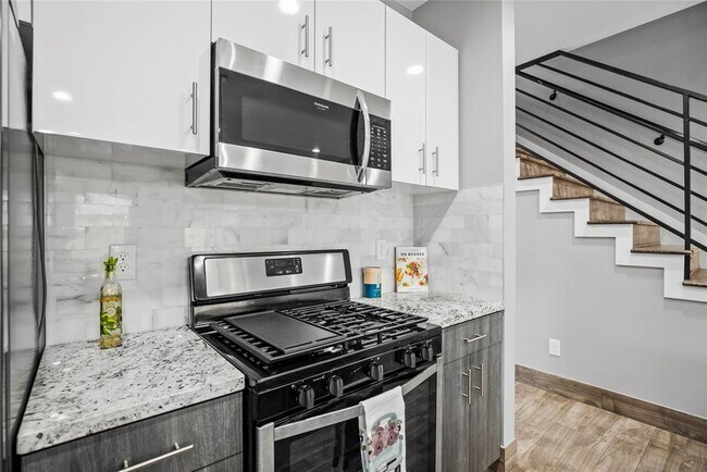 Building Photo - 3923 Yale St