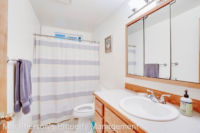 Foto del edificio - 3 br, 1 bath House - 4519 236th Pl SE