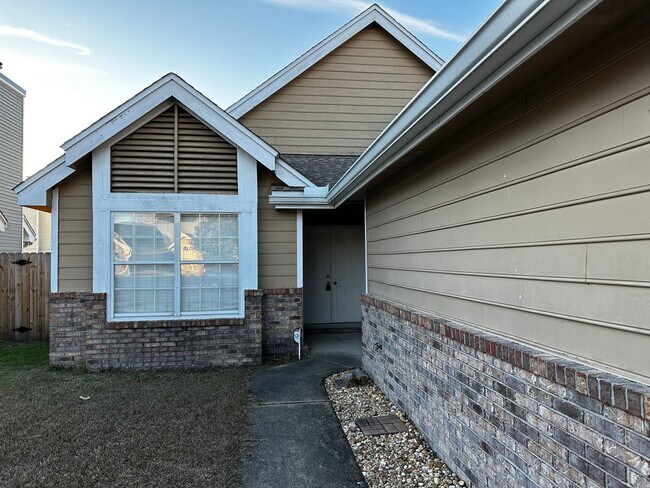 Building Photo - Great home between Eglin & Hurlburt Field!