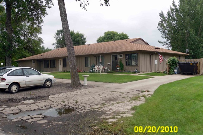 Building Photo - Casselton Manor