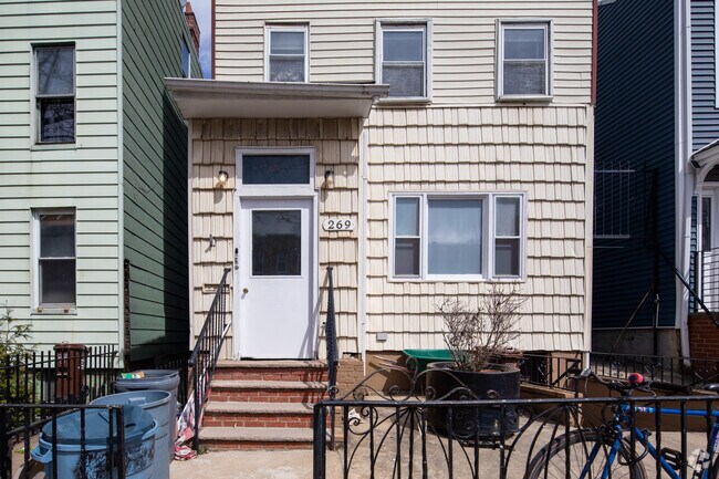 Entrance - 260 18th St