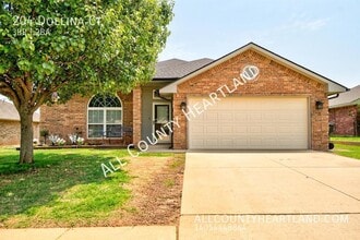 Building Photo - 204 Dollina Ct