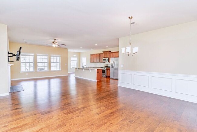 Building Photo - 132 Hartwood Lake Ln