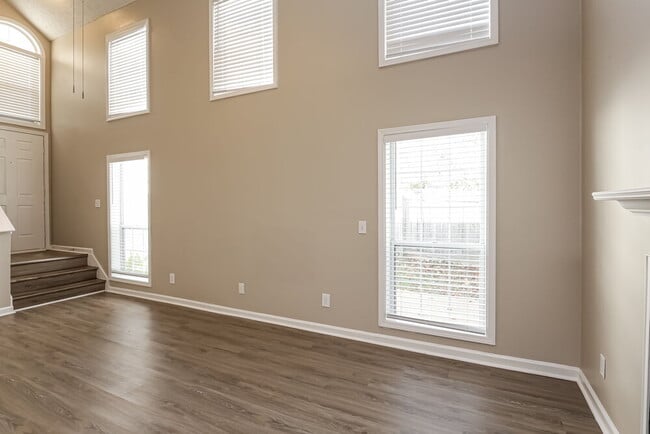 Building Photo - 307 Paxton Ct