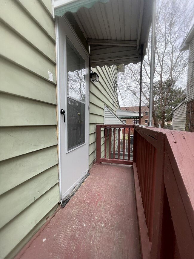 Building Photo - 206 Woodlawn Ave