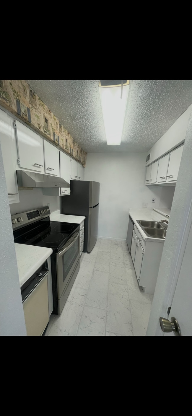 Building Photo - 3730 Thistlemont Dr