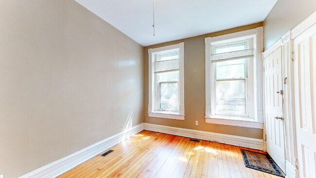 Building Photo - 1732 W Le Moyne St