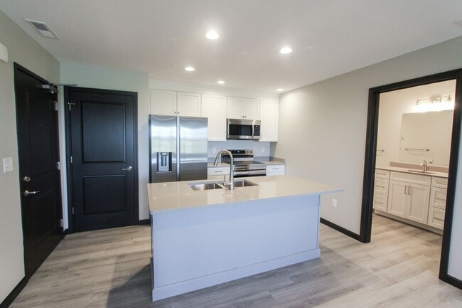 Building Photo - New! Beautiful 1 Bed, 1 Bath Accessible Ap...