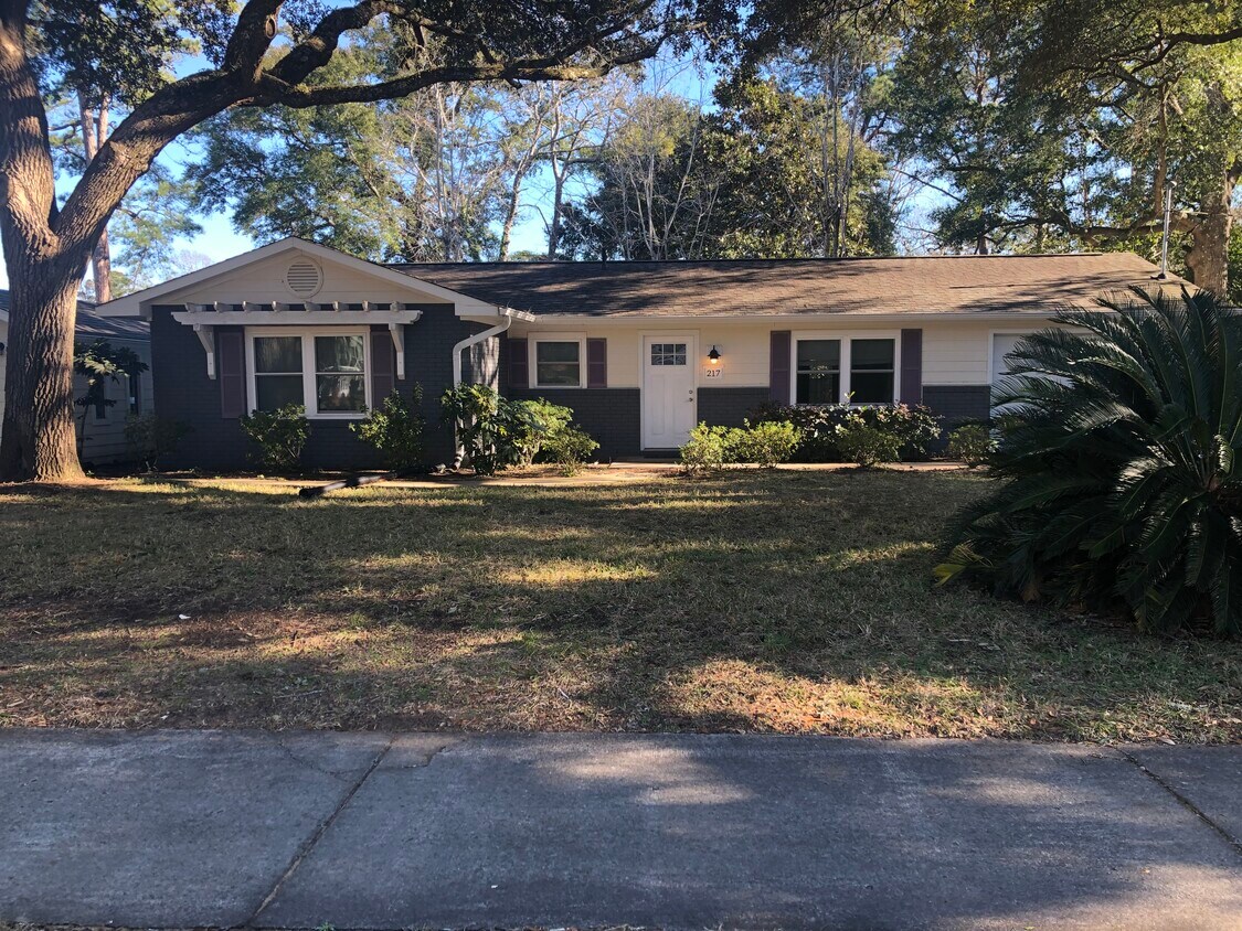 Primary Photo - 217 S Hollywood Dr