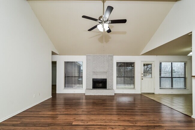 Foto del edificio - 6612 Hightower Dr