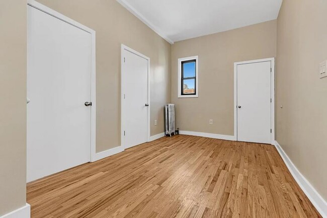Building Photo - 3 bedroom in BROOKLYN NY 11206