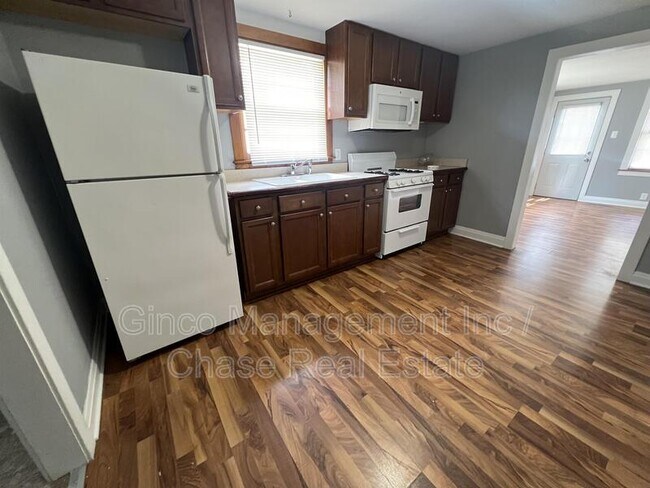 Foto del edificio - 1224 N Cedar Rd