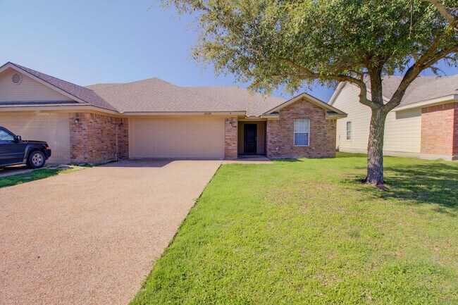 Building Photo - Cougar Ridge Duplex