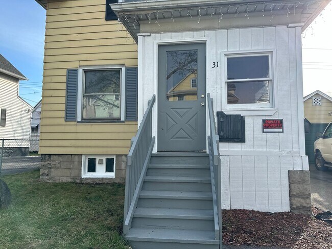Foto del edificio - MOVE-IN READY YOU MUST SEE PHOTOS !!!