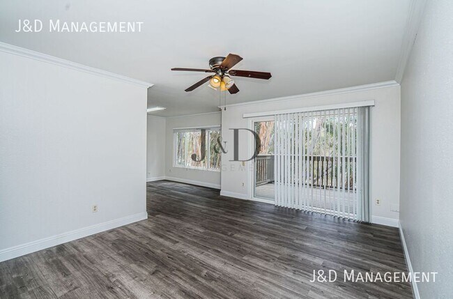 Building Photo - 10611 Caminito Basswood