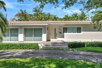 Building Photo - 8501 SW 54th Ct
