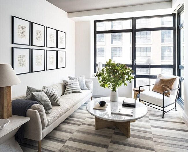 Building Photo - 2 bedroom in LONG ISLAND CITY NY 11101