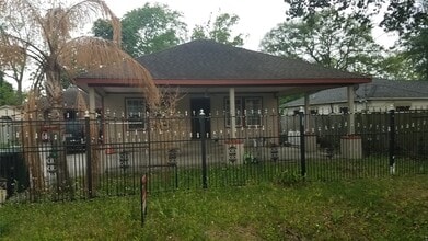 Building Photo - 8030 Darlington Dr