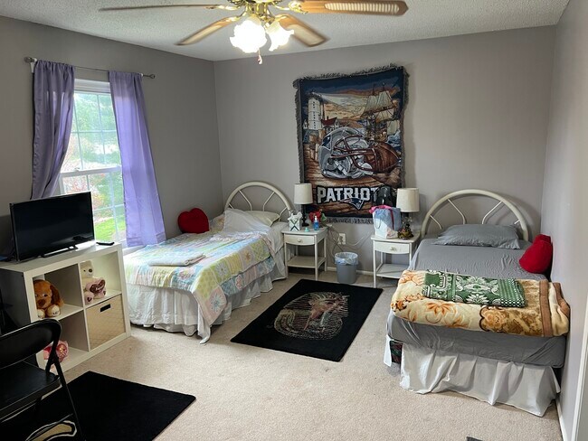 Foto del edificio - 391 Danbury Ln