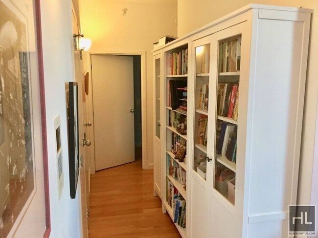 Building Photo - 444 MANHATTAN AVENUE 6P