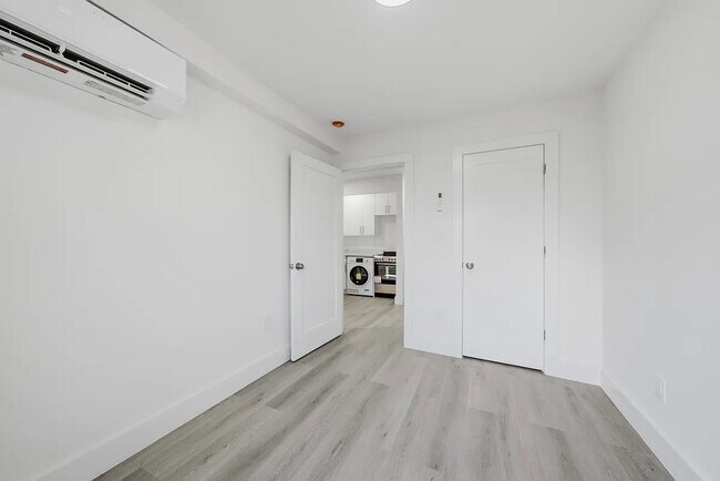 Foto del edificio - 300 E 96th St