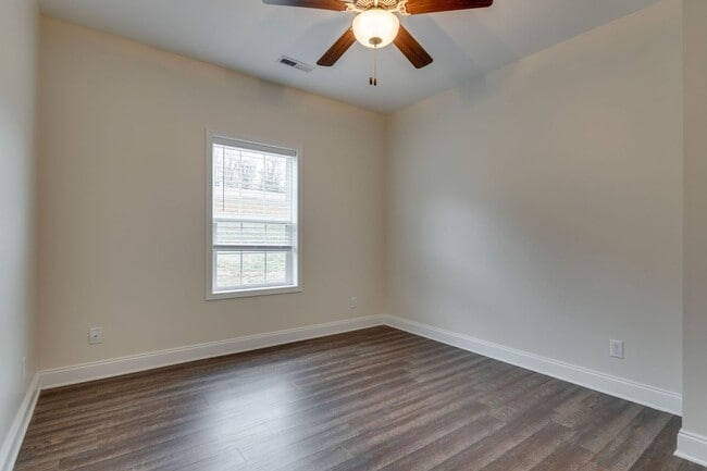 Building Photo - 2 BR 2 Bath Condo with Garage