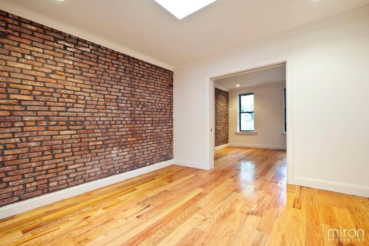 Building Photo - Cozy Studio Apartment for Rent in UES!