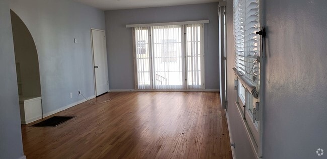 Building Photo - 4212 Degnan Blvd