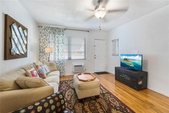 Building Photo - 1712 Pierce St