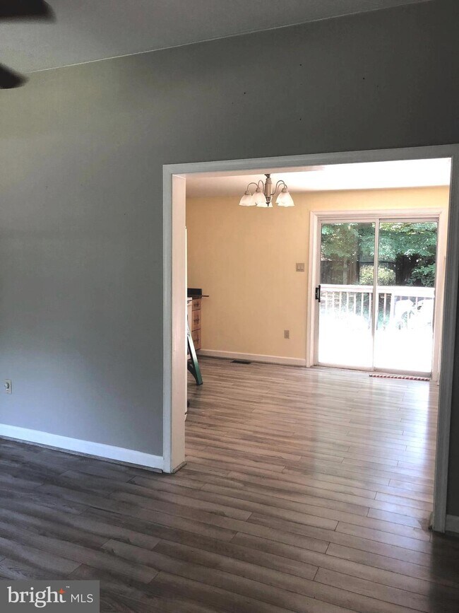 Building Photo - 10464 Greene Dr