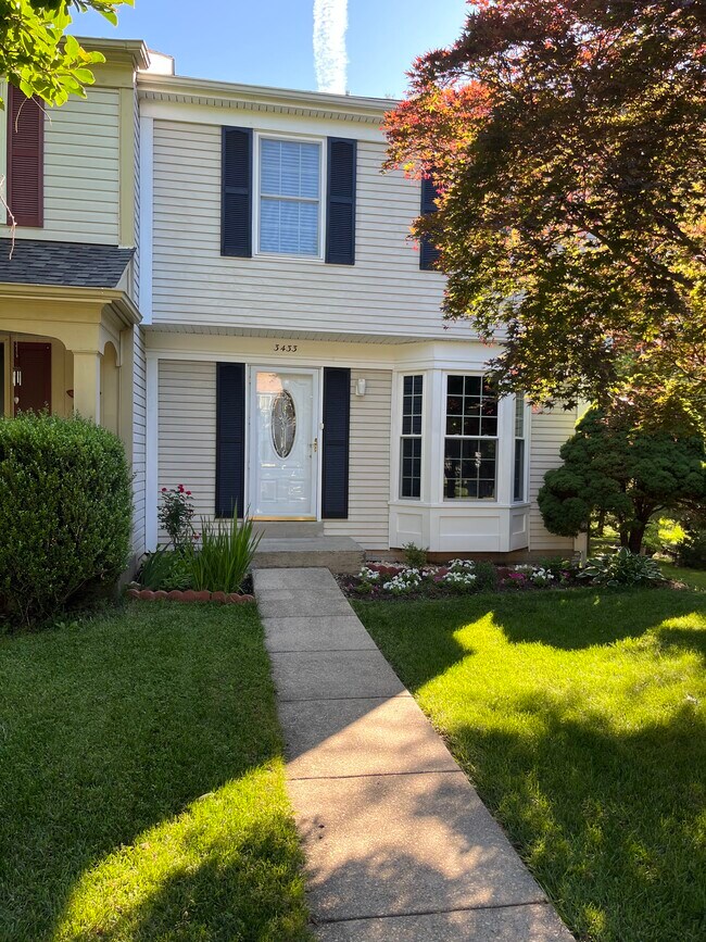 Building Photo - 3433 Queensborough Dr