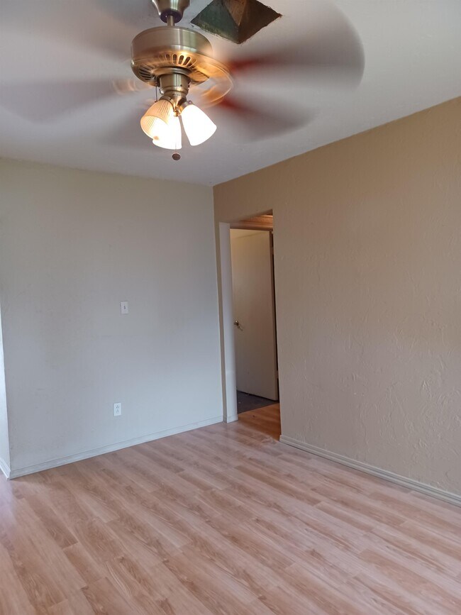 Foto del edificio - 2713 SW 65th St