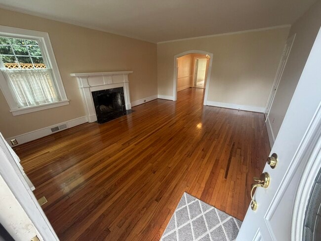 Building Photo - 213 Haynsworth St