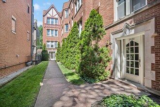 Building Photo - 2922.5 N Sacramento Ave