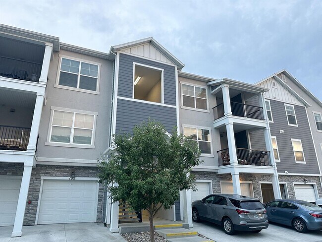 Building Photo - Newer Vineyard Condo for Rent! Next to Utah Valley University!!
