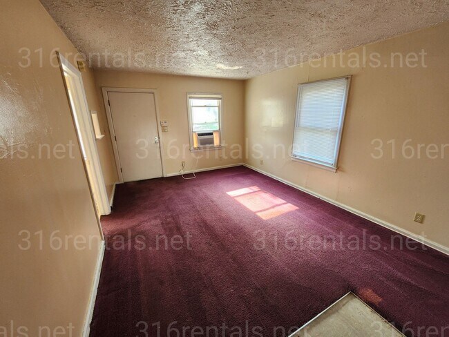 Foto del edificio - $950 - 3 bedroom / 1 bathroom - Single Fam...